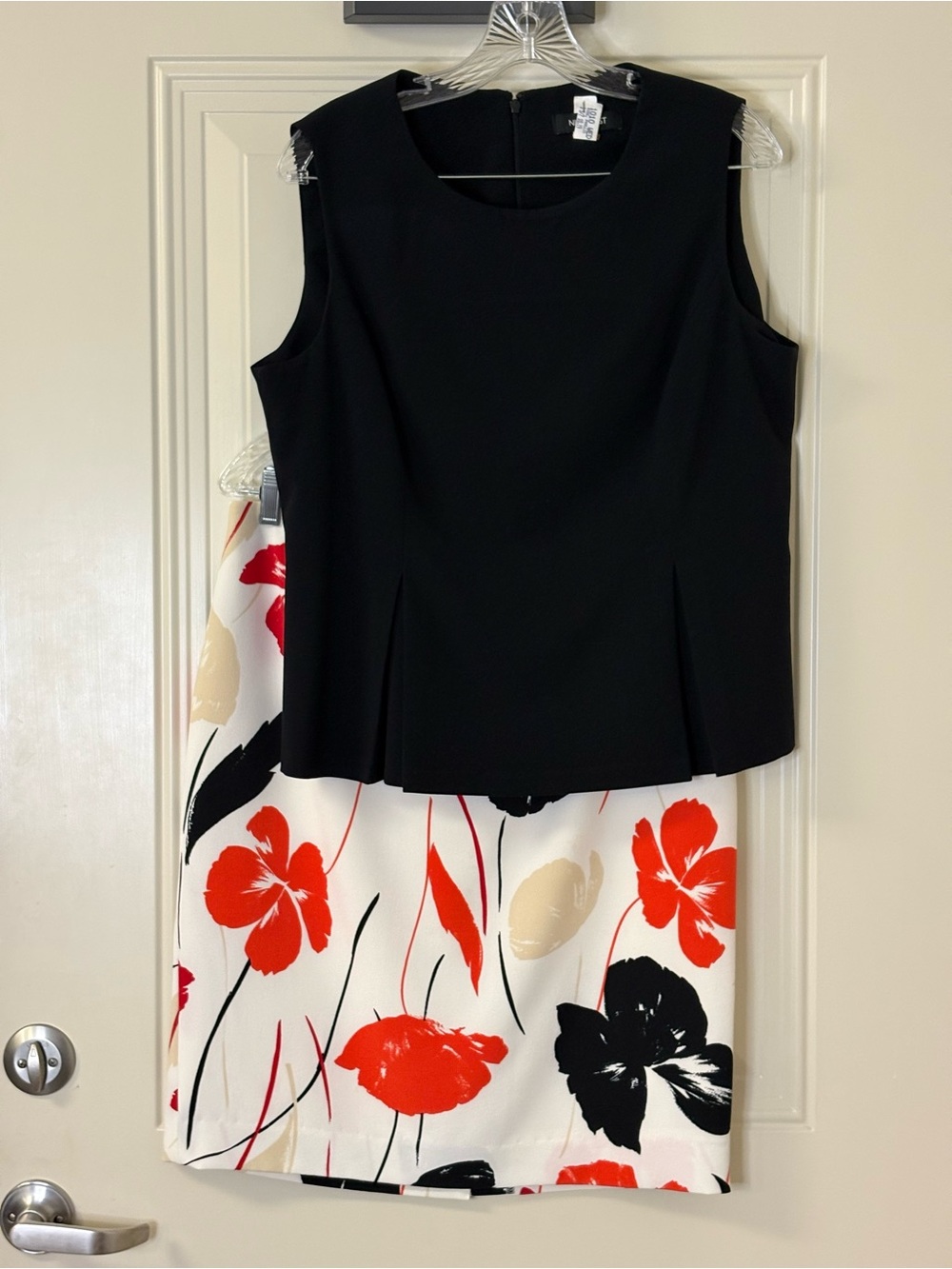KASPER White Floral Red/Black Skirt with NINE WEST Black Top SZ 10 EUC $129
